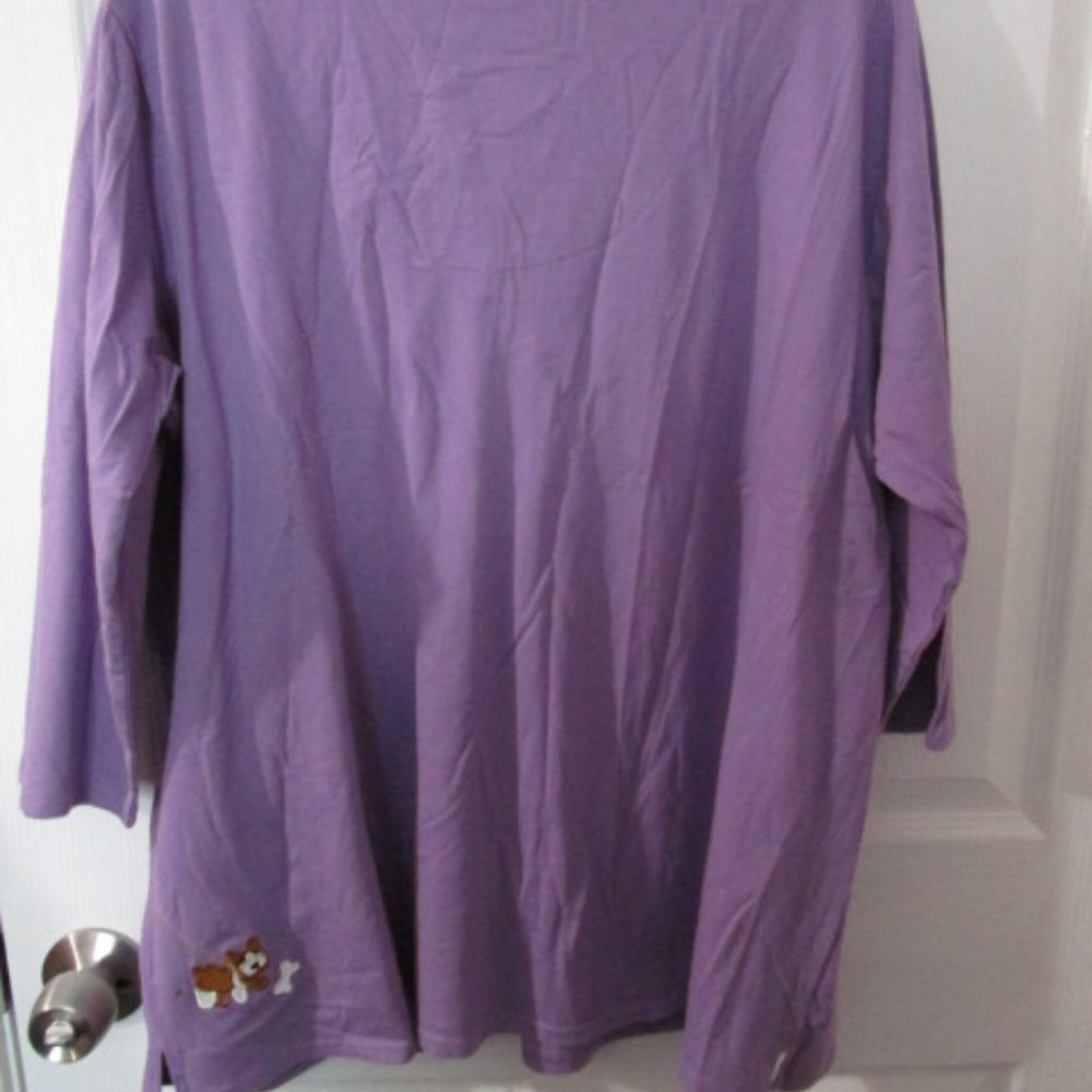 VINTAGE QUACKER FACTORY 3/4 SLEEVE PURPLE TOP WITH DOGS SIZE 1X - Picture 6 of 7